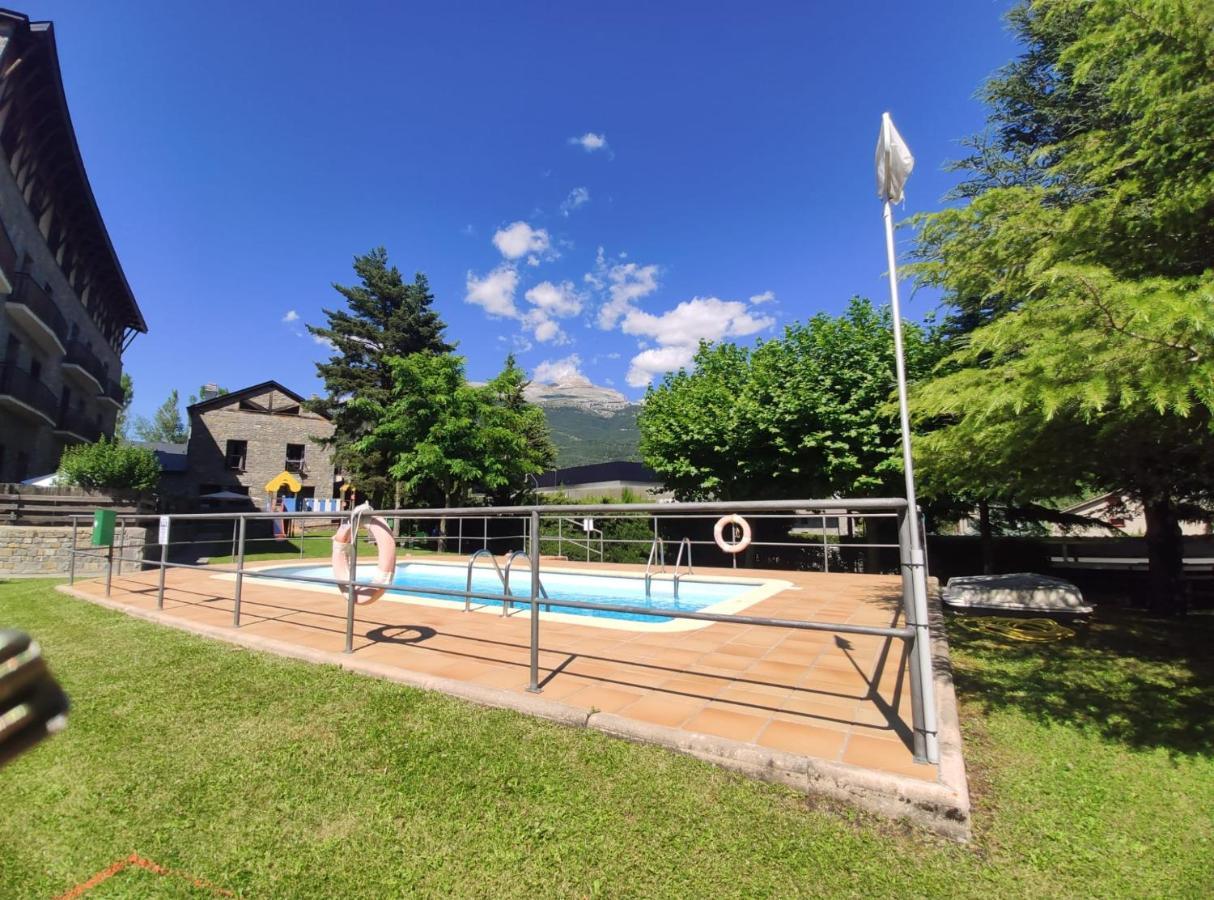 Apartamento Montes De Villanúa Kültér fotó